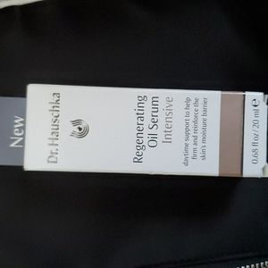 Dr. Hauschka Regenerating Oil serum